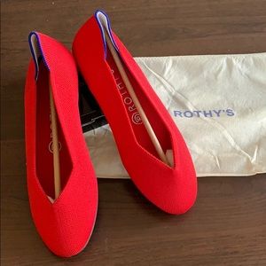 Round toe red flat size 8.5